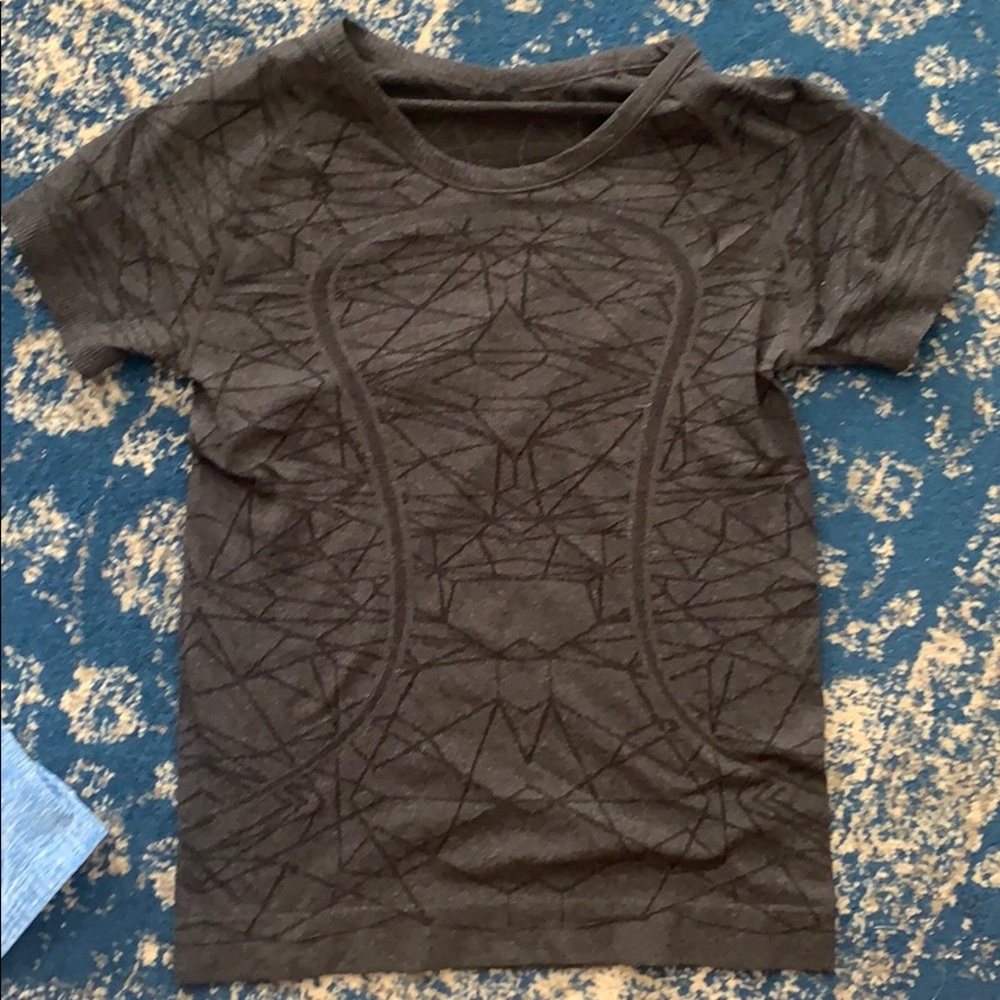 Lululemon crew neck top. NWOT!